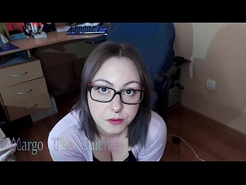 ❤️ Seksi djevojka s naočalama duboko siše dildo na kameri Porno kod nas ❤